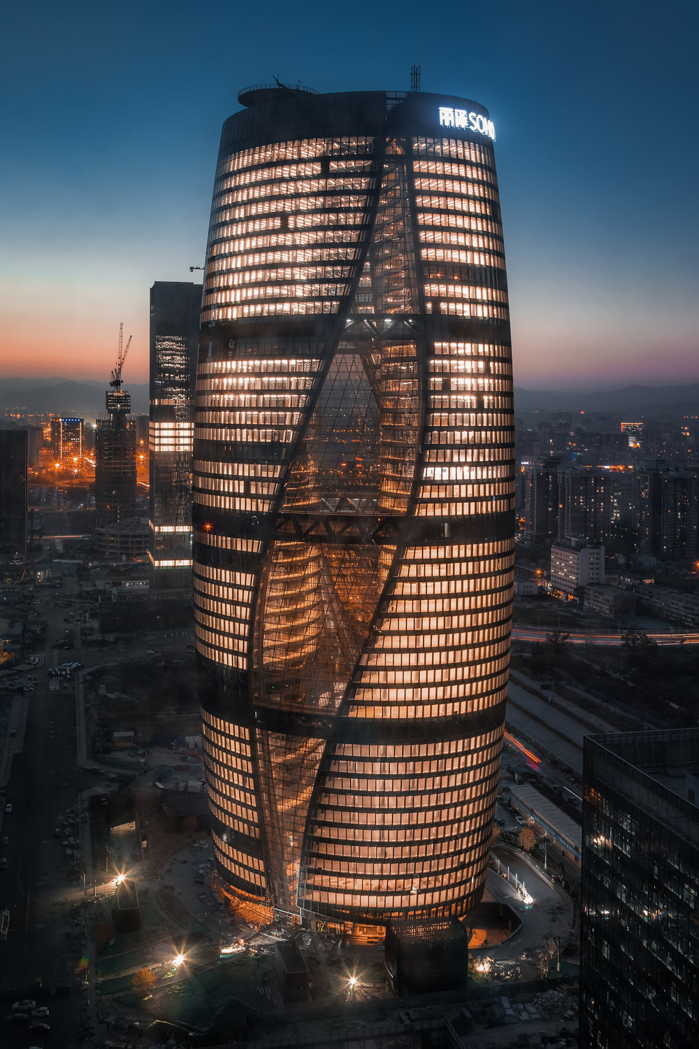 寻找城市之光 探秘中建八局"夜空之眼"丽泽soho