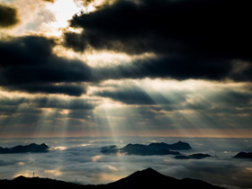 香港风景摄影梦幻地 大帽山云海与耶稣光
