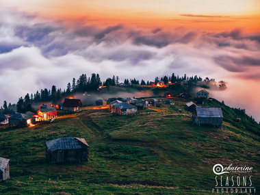 云雾笼罩的村庄 如同仙境般的格鲁吉亚