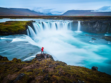 冰岛，这个“生如夏花”的迷幻之地