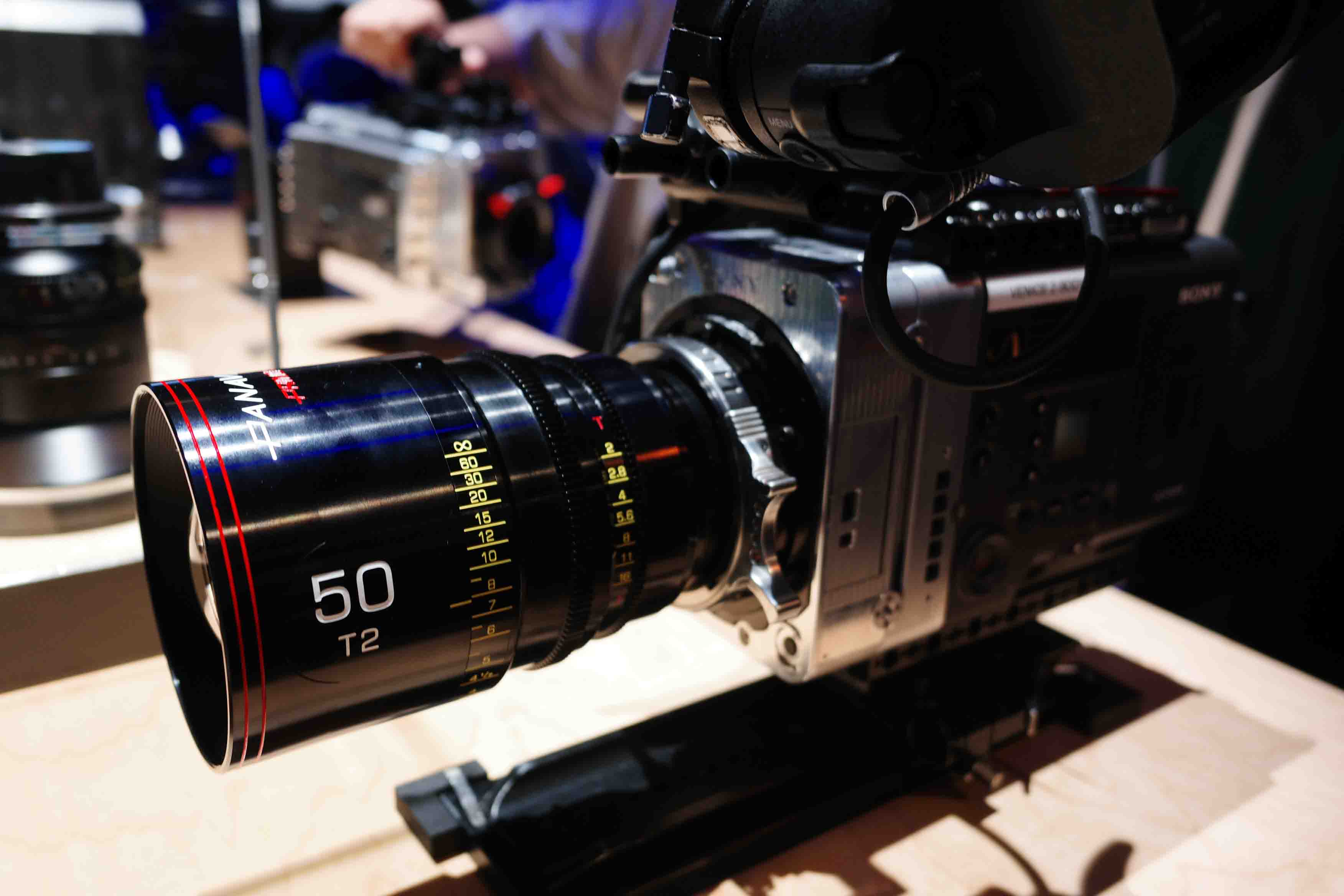  Cine Gear�ֳ��Ի����᣺RIALTO 65��ο���CineAltaV 2��65mm�󻭷��½׶�