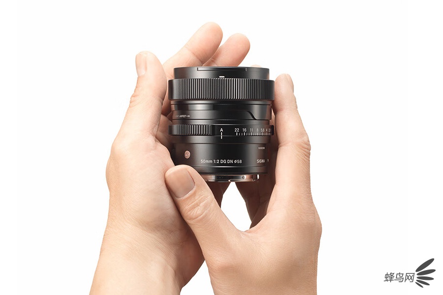��Ը����������ϵĹһ�ͷ ����50mm F2 DG DN��4499Ԫ
