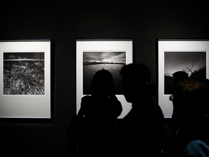《黑白适界》画册发布 段岳衡黑白摄影展在京开幕
