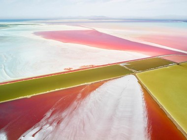 极简唯美的色彩组合 俯瞰盐湖和沙漠