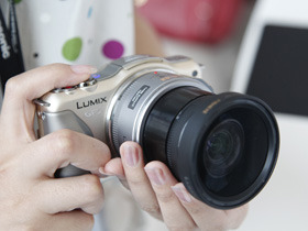 微型4/3袖珍可换镜头相机 松下GF5发布