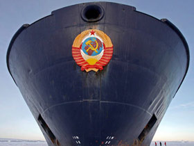 最大破冰船驶入北京 国人尝鲜极地之旅