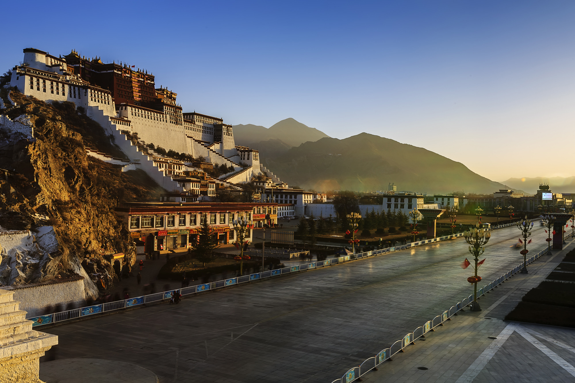 西藏有哪些值得一看的建筑？ - 知乎