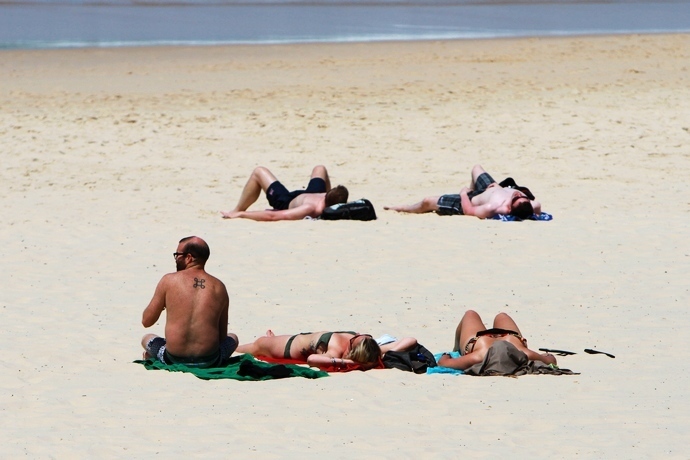 悉尼之夏 邦迪海滩的火辣比基尼日光浴