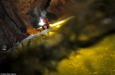 真实版夺命深渊：最美的洞穴探险摄影