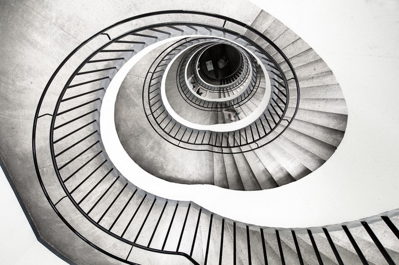 俯仰之间的曲线魅力 29张绝美楼梯摄影