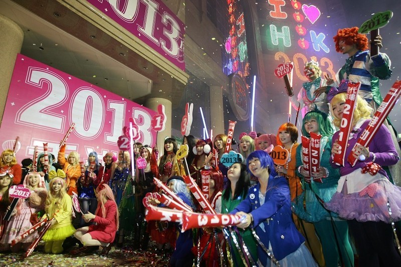 绚丽光影秀 中国各地民众迎接2013元旦