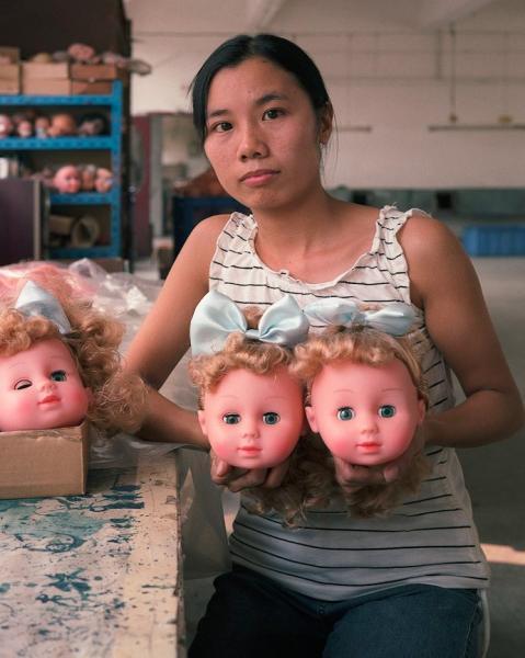 真实版玩具总动员：流水线上的中国女工
