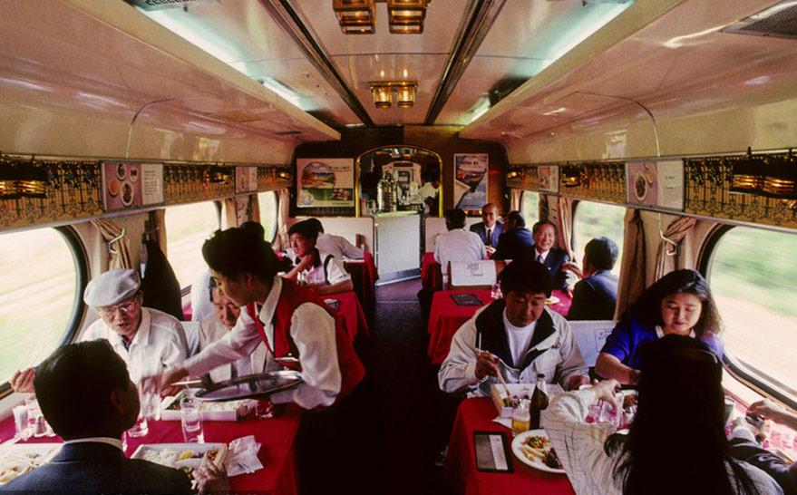 从大餐到小吃 盘点世界各国火车“盒饭”