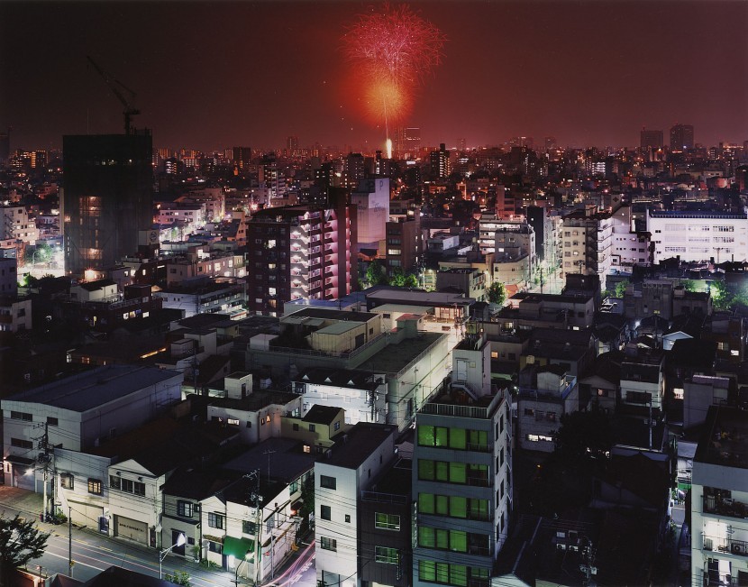 昼夜之交的灿烂 逃生梯上的东京夜景