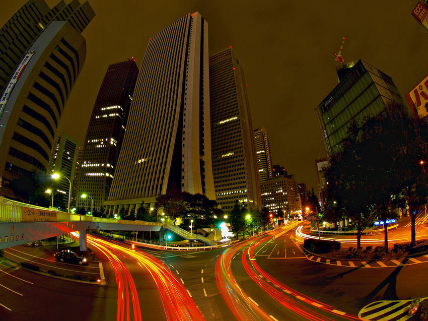 流转的城市 时光的艺术：日本夜景镜像