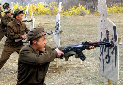 男女混搭刺刀肉搏 朝鲜军人风采大放送