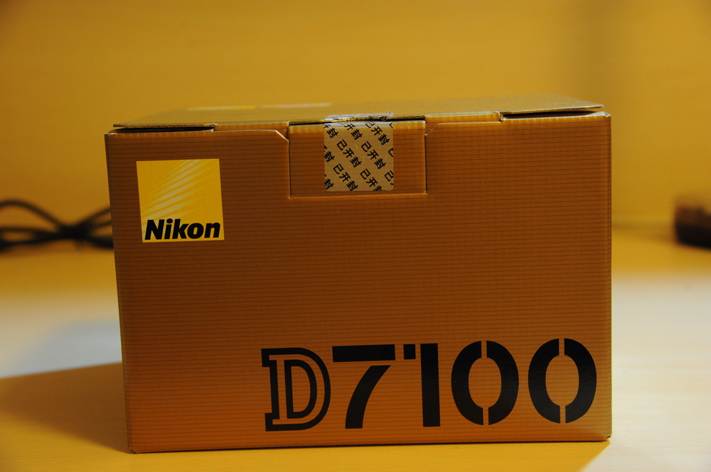 新锐战老将 尼康D7100开箱 PK D700高感