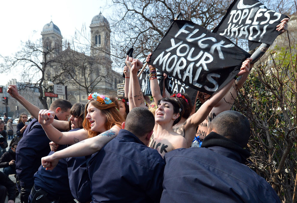 纪实摄影：Femen组织掀全球“裸胸圣战”