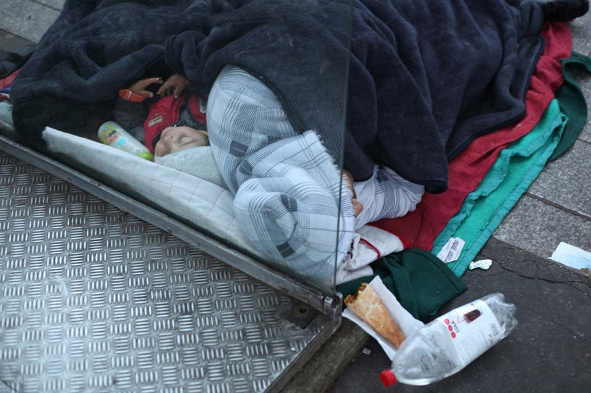 睡在巴黎街头的孩子 隐匿中的悲惨世界