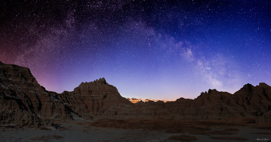 梦幻星空 摄影师捕捉迷人的银河与星轨