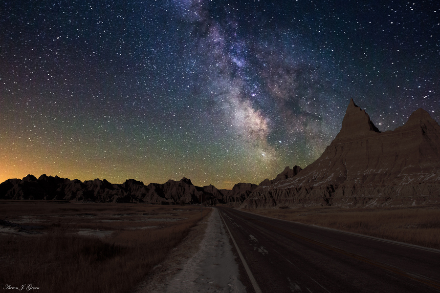 梦幻星空 摄影师捕捉迷人的银河与星轨