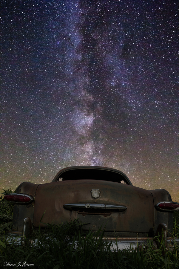 梦幻星空 摄影师捕捉迷人的银河与星轨