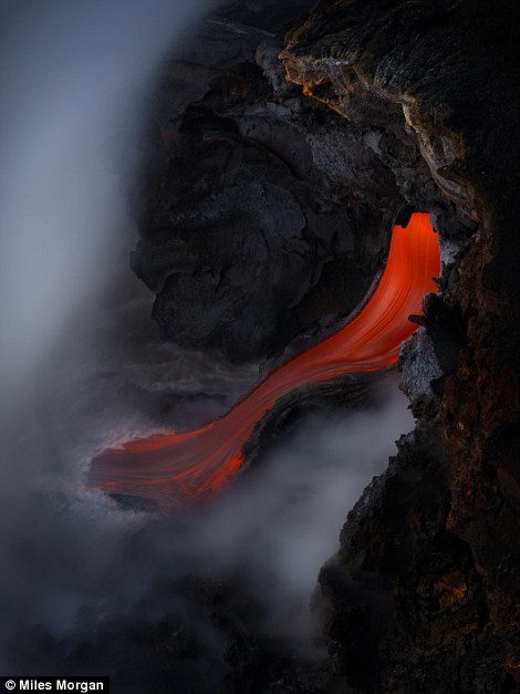 狂热分子 美摄影师冒死近距离拍摄活火山