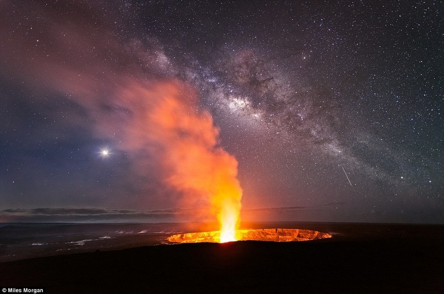 狂热分子 美摄影师冒死近距离拍摄活火山