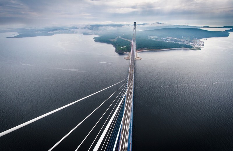 穿越云端 俄罗斯远东世界最长斜拉大桥