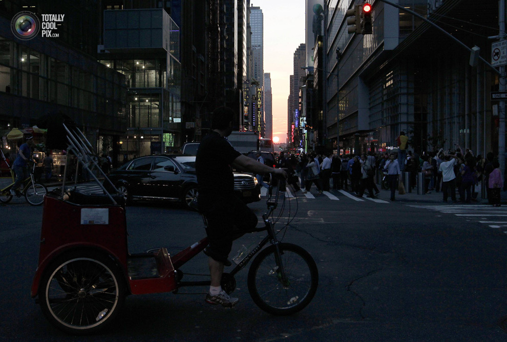 人气爆棚造拥堵：“曼哈顿悬日”奇景再现