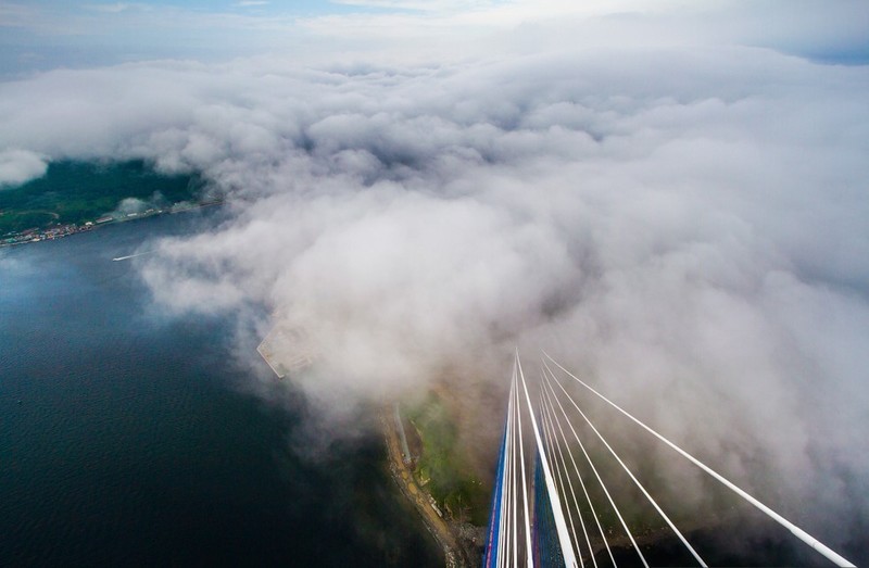 穿越云端 俄罗斯远东世界最长斜拉大桥