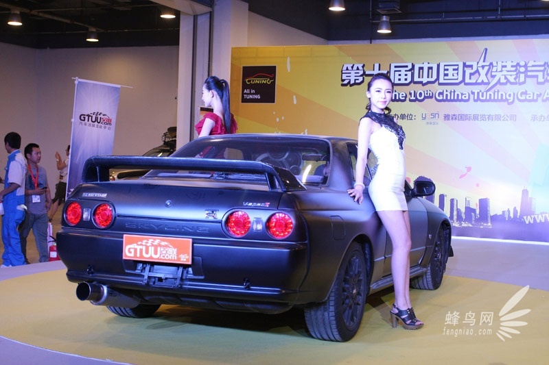 2013中国国际改装汽车展览会车模争艳