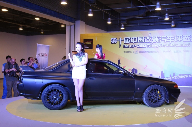 2013中国国际改装汽车展览会车模争艳