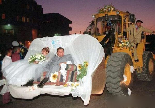 全球个性婚车另辟蹊径 新郎新娘创意婚礼