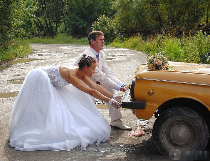 全球个性婚车另辟蹊径 新郎新娘创意婚礼