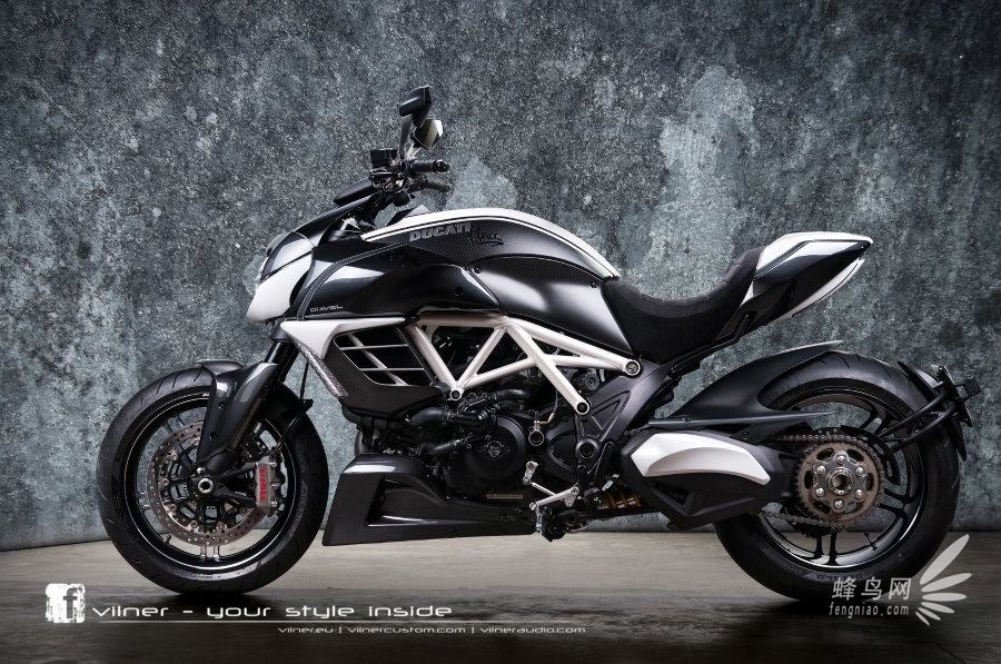 公路大魔鬼 杜卡迪Diavel AMG强悍机车