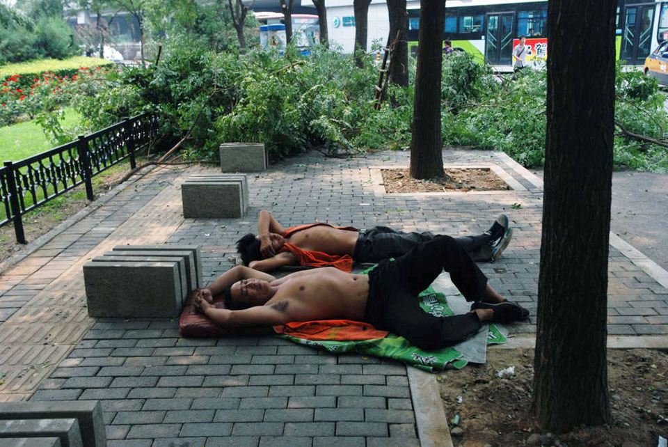 족ڱ ӰͷµıƯʵ¼