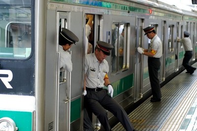郁闷通勤族：日本地铁拥挤的前世今生