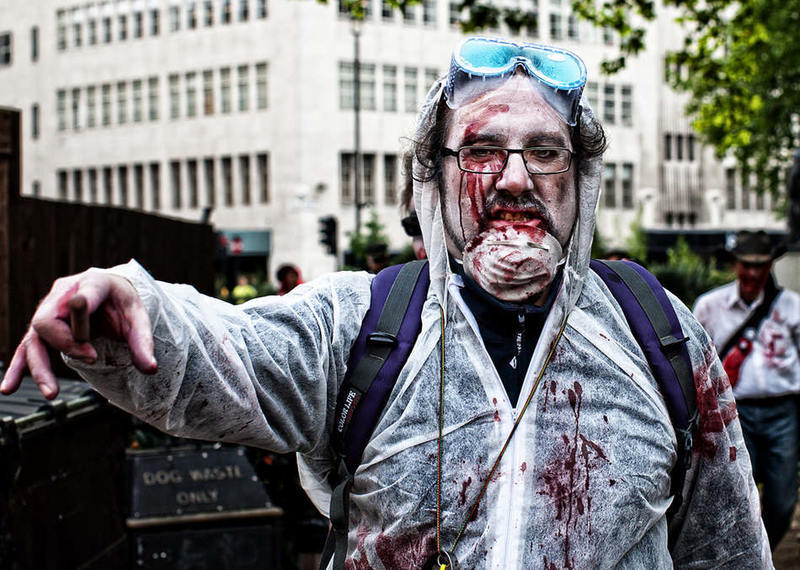 “僵尸”袭击英国伦敦 图说2013世界僵尸日