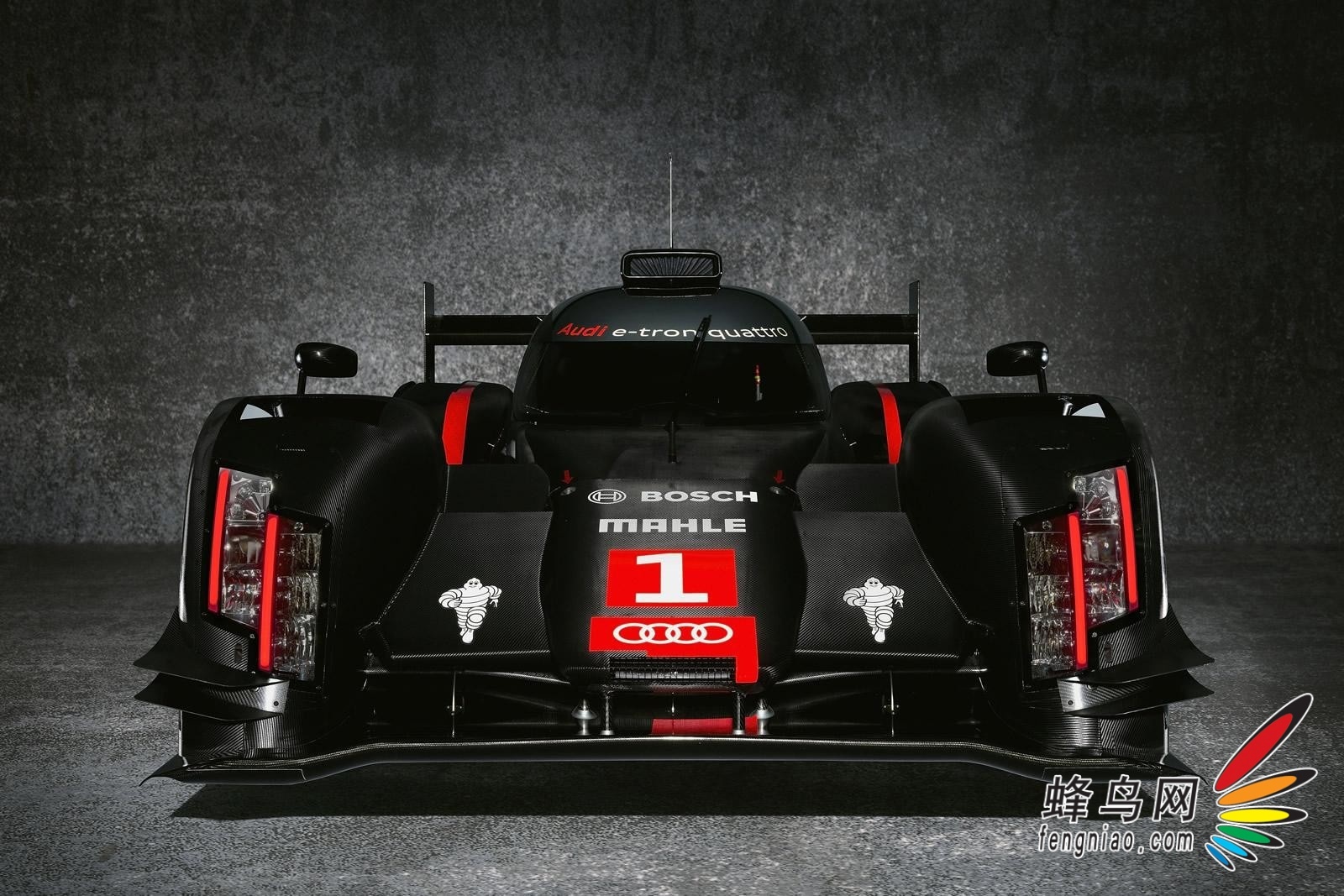 Чȫ µ R18 e-tron quattro