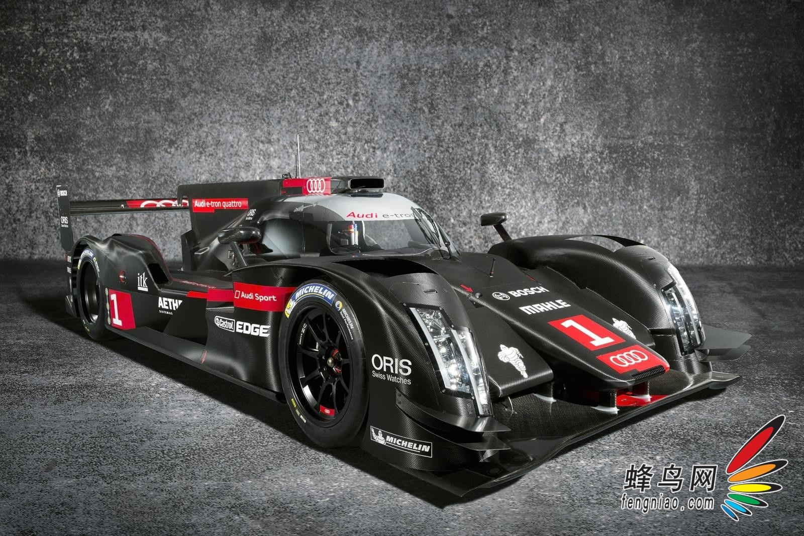 Чȫ µ R18 e-tron quattro