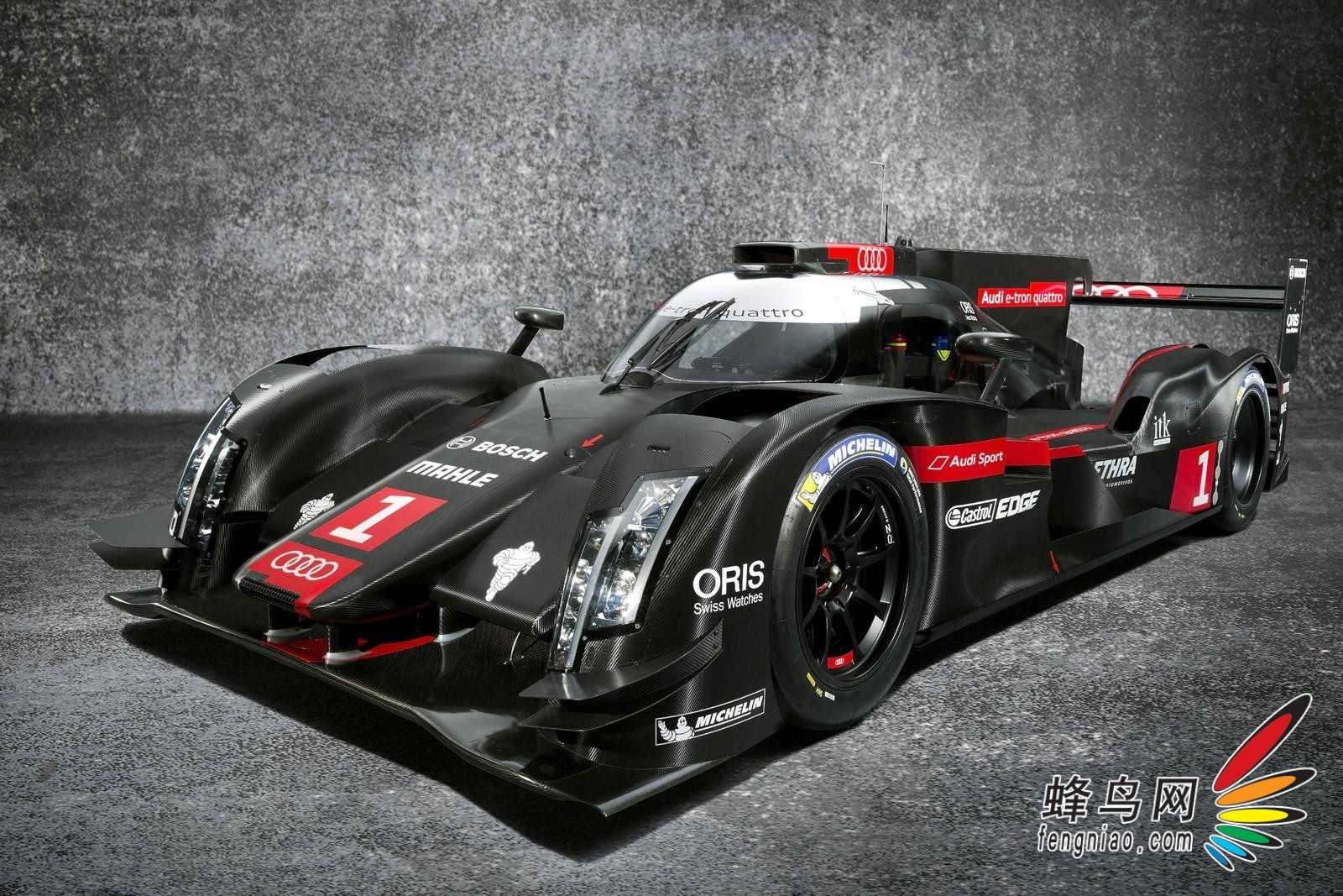 Чȫ µ R18 e-tron quattro