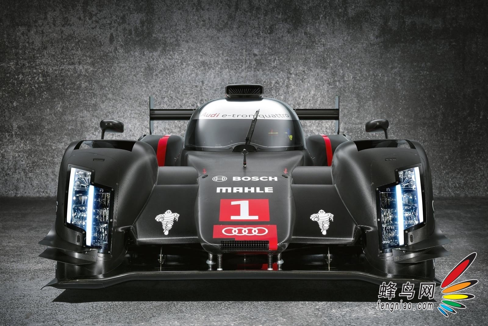 Чȫ µ R18 e-tron quattro