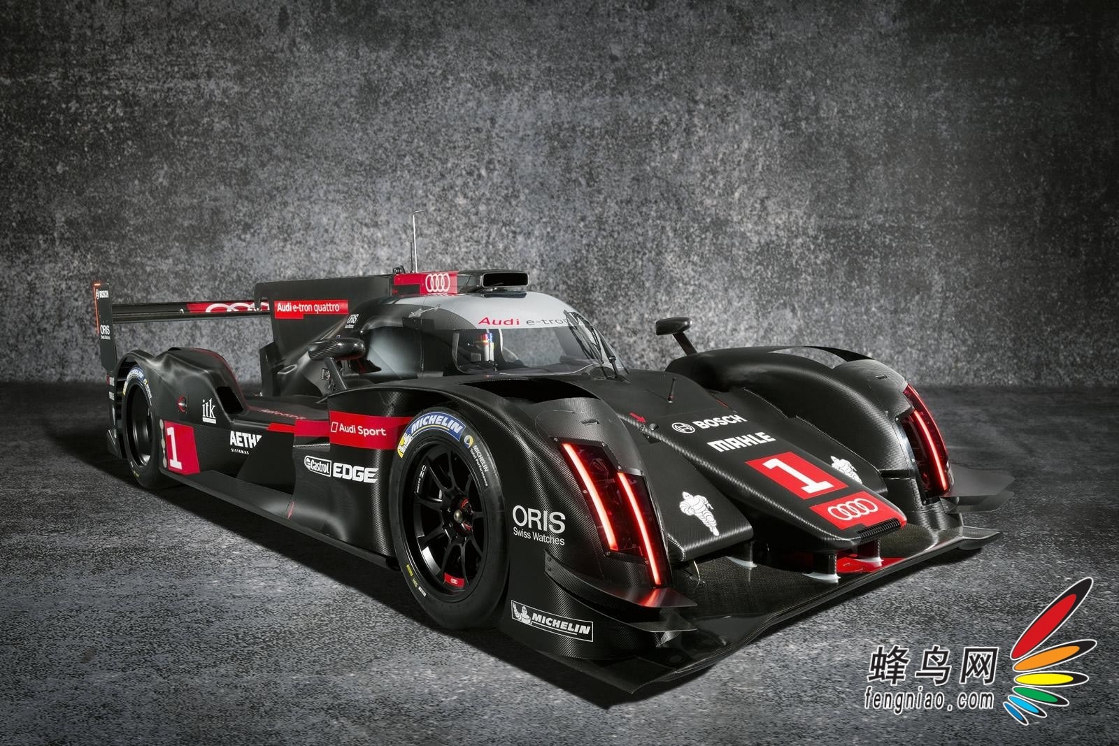 Чȫ µ R18 e-tron quattro