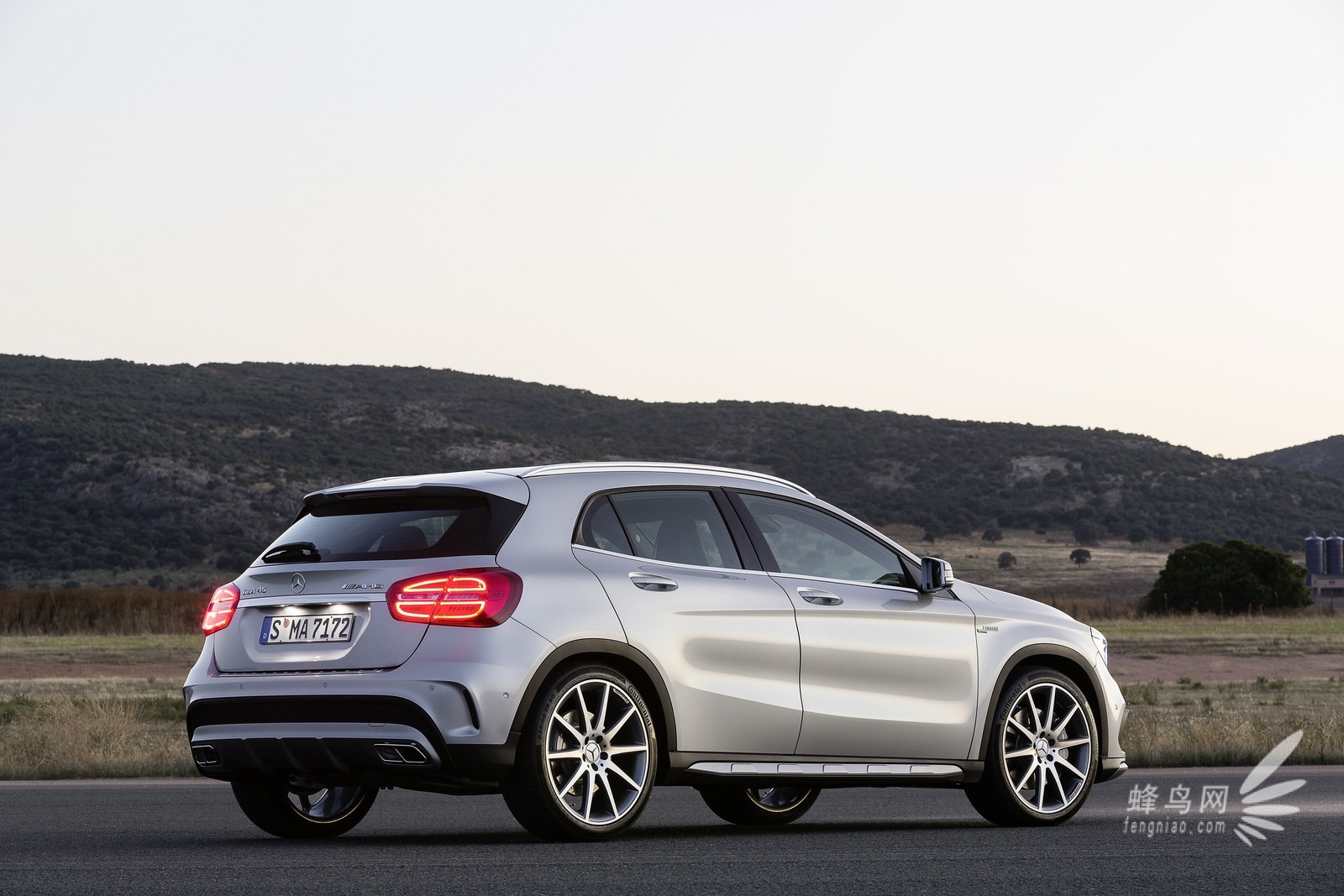 360ƥ ÷˹GLA 45 AMG
