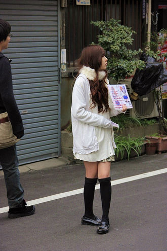 为了美我忍 日本女生冬天穿短裙不怕冷?