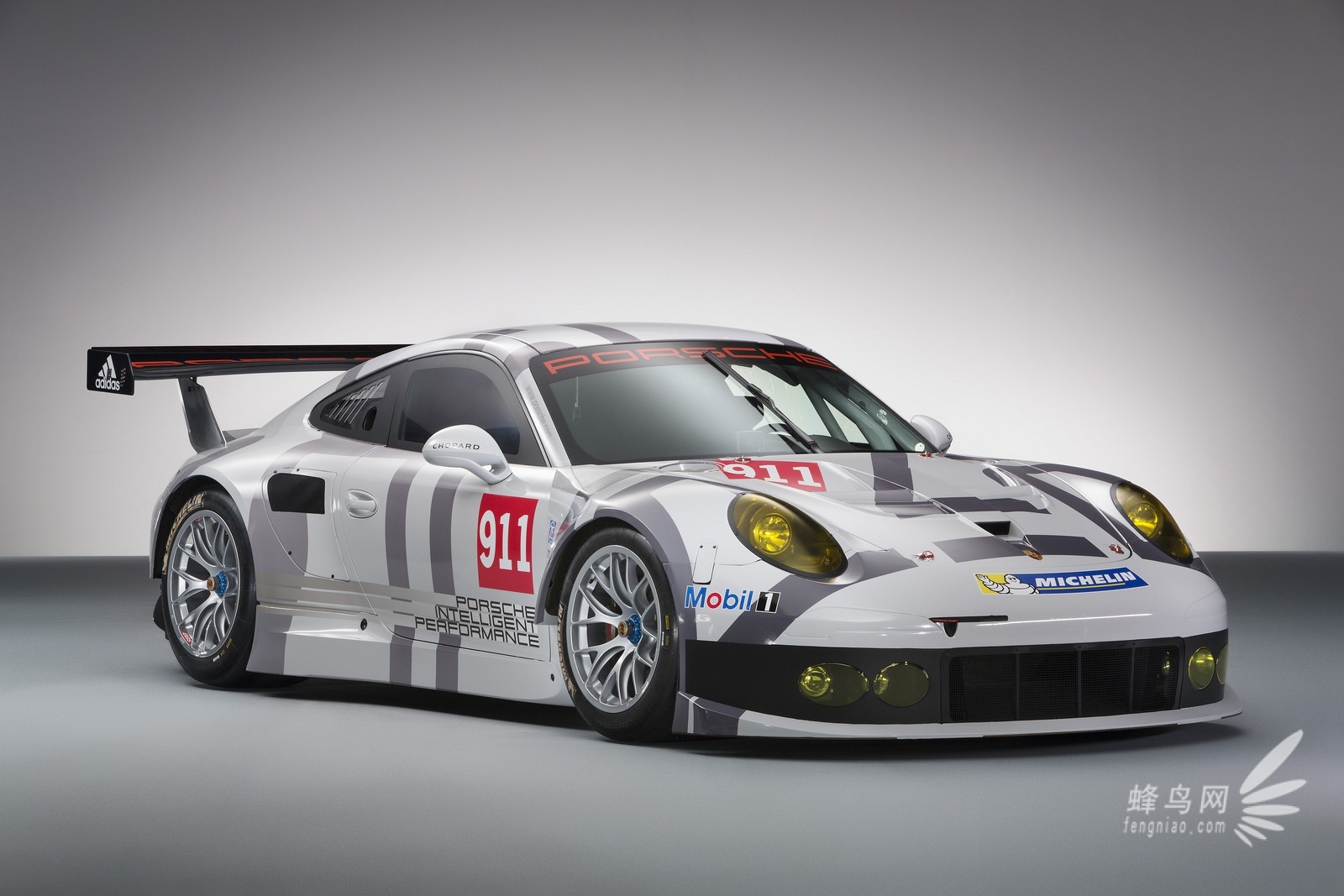 征战勒芒24耐力赛 保时捷911 RSR赛车发布