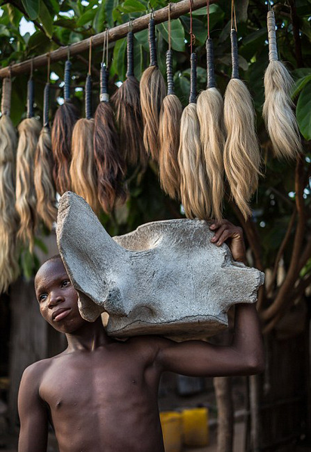 摄影师图揭非洲“伏都教”巫术产品市场