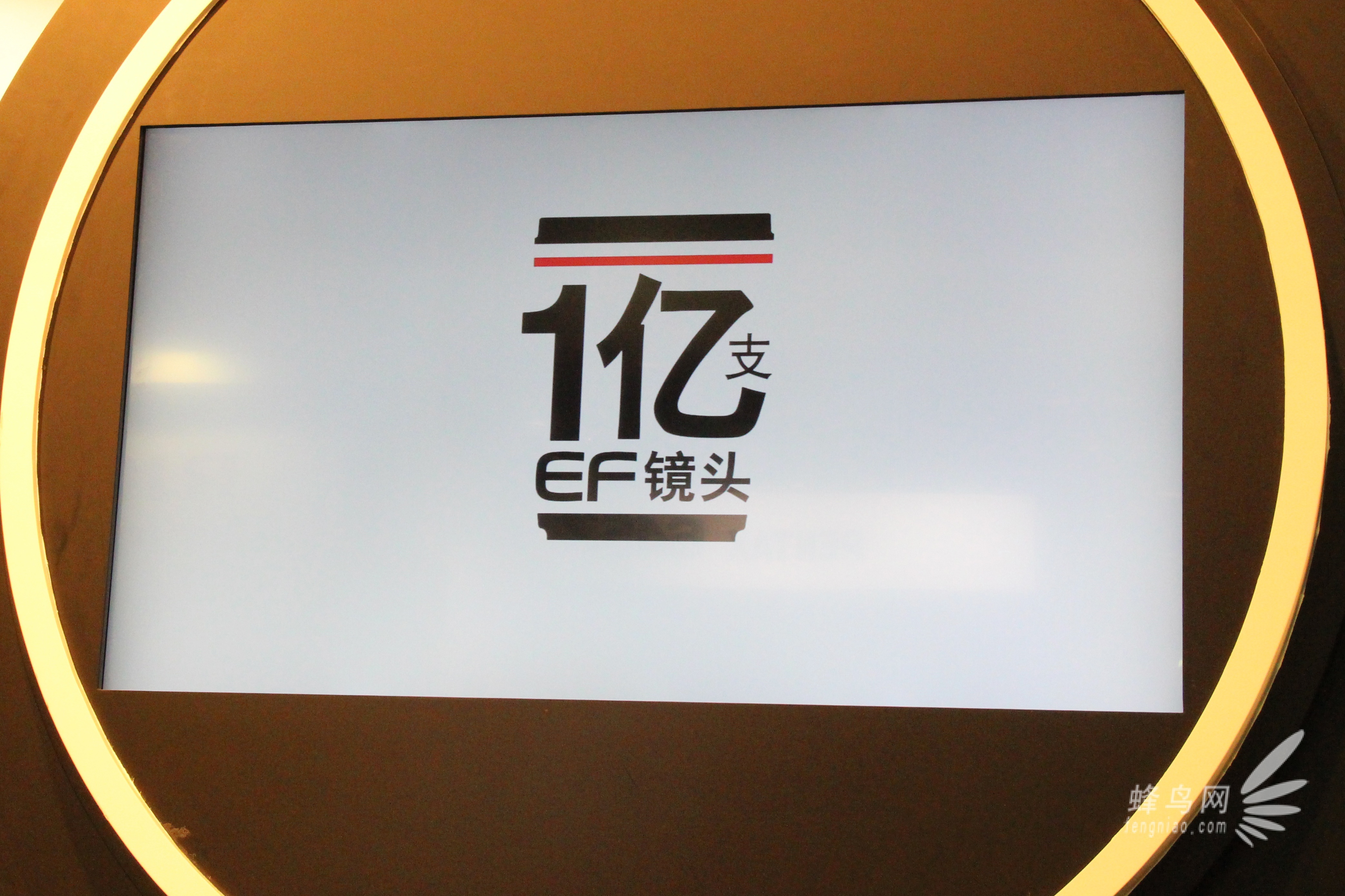 P&E2014：佳能EF头过亿 100D签《ELLE》