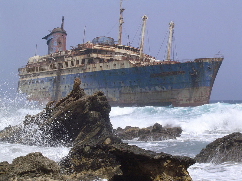 世界上最著名的12艘仍可去拍摄的搁浅船只